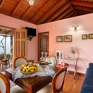 https://la-roquina.in-canary-islands.com