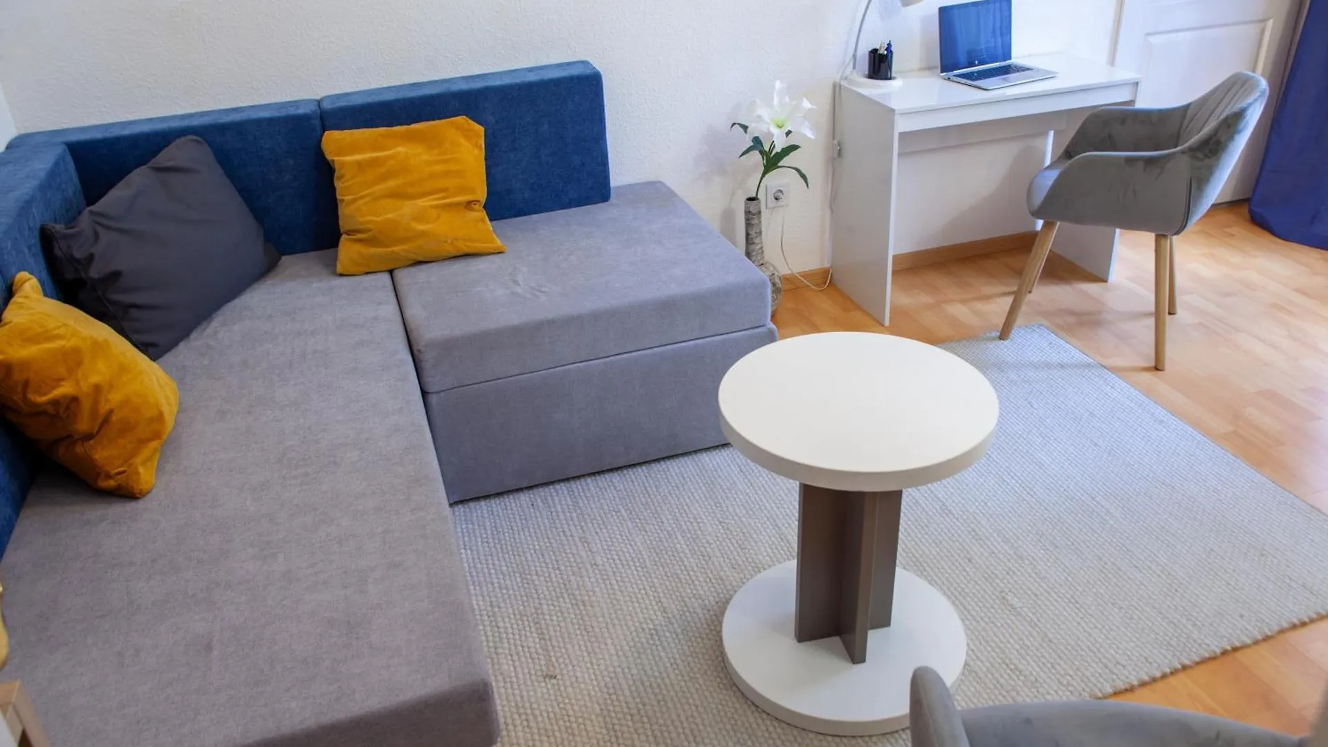 Studio2000Budapest 0*, Budapest Ungarn